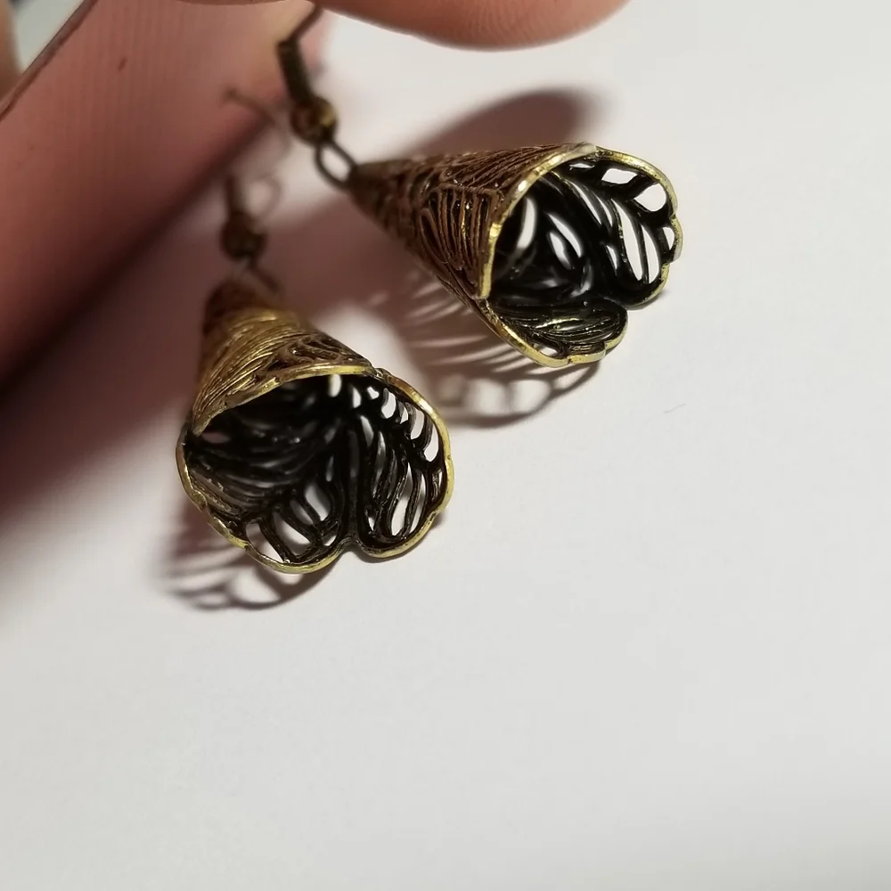 NWT earrings filigree cone shape gold tone metal hook earwires
